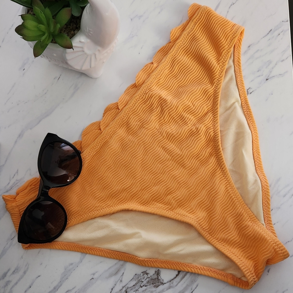 35. NWOT Cupshe Bikini Bottoms